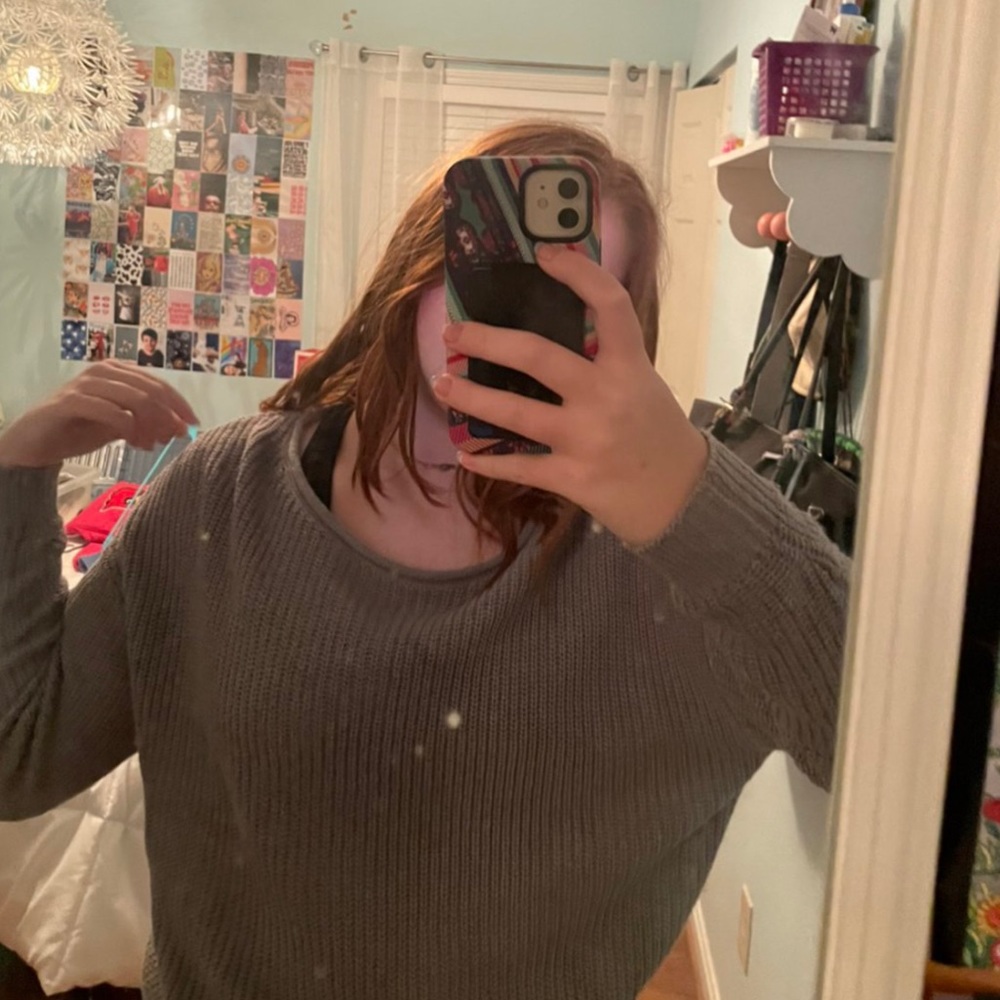 Cropped grey sweater